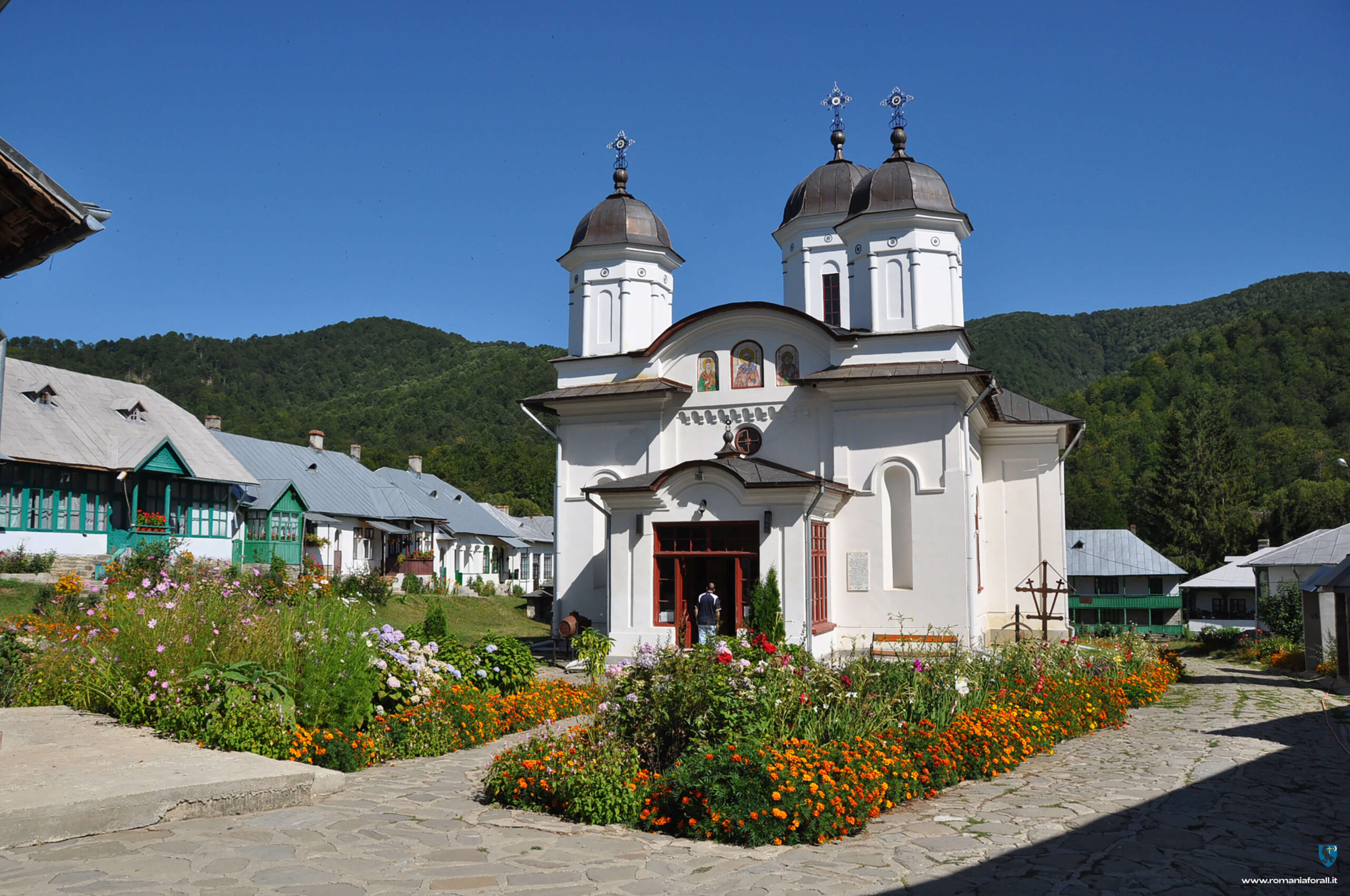 Manastirea Suzana - Muntenia - Romania for All