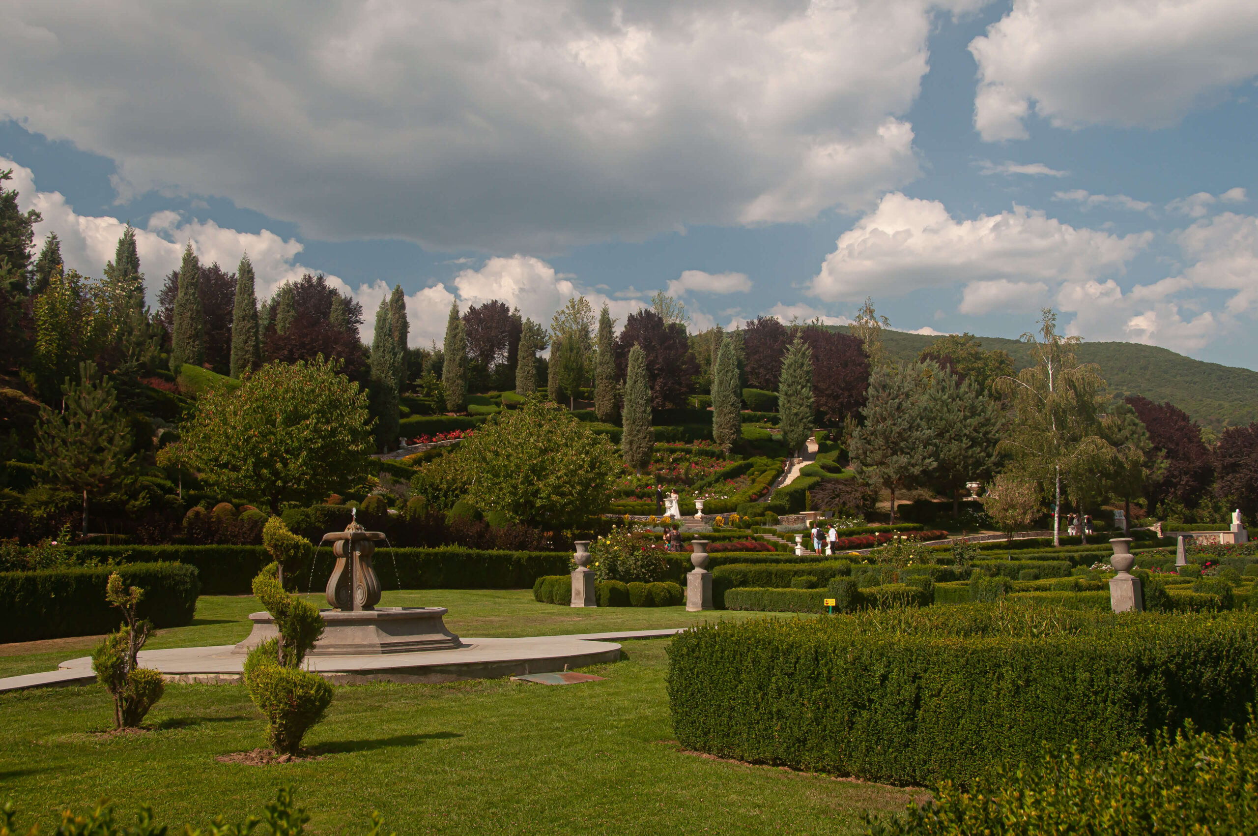 Gradinile lui Zoe Turistic - Romania for All